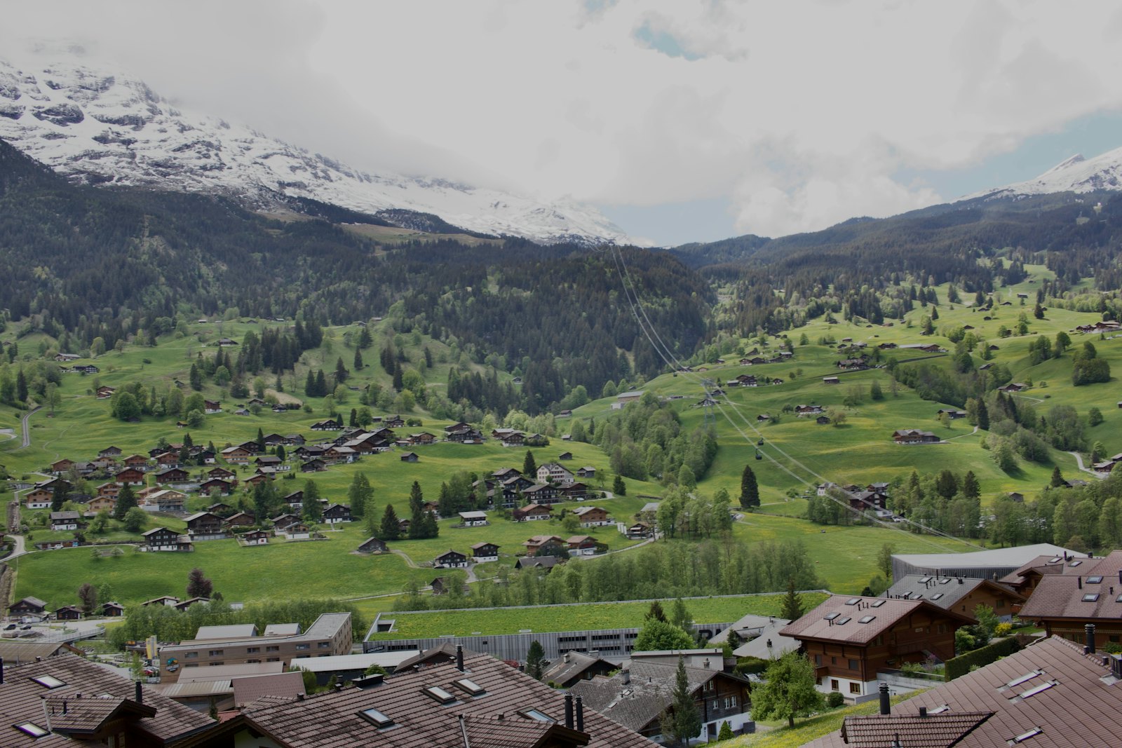 Paysage de Haute-Savoie, du lac au massif